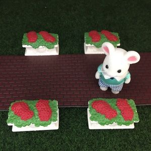 4x Calico Critters red flower planters